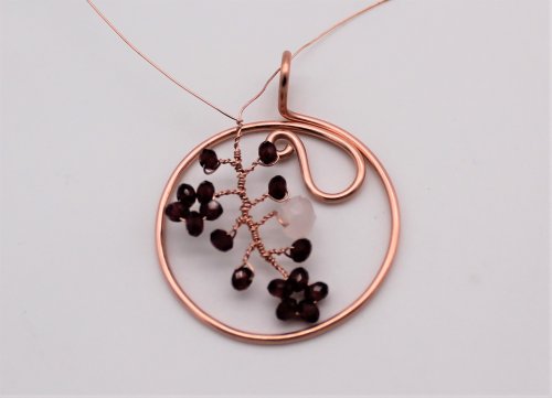 Abby Hook's Jasmine Pendant - Position the vine, Contemporary Wire Jewelry, Coiling, Coiling Wire, Wire Coiling, Loops, Wire Loop, Wrapped Wire Loop, lay the vine inside the circle